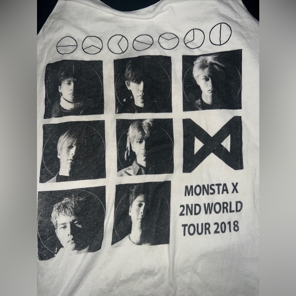 MONSTA X  T Shirt K-POP Korean Boy Band World Tour 2018 Size Small